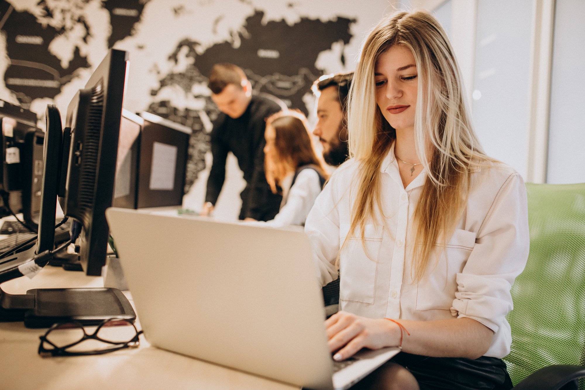 workers-it-company-working-computer